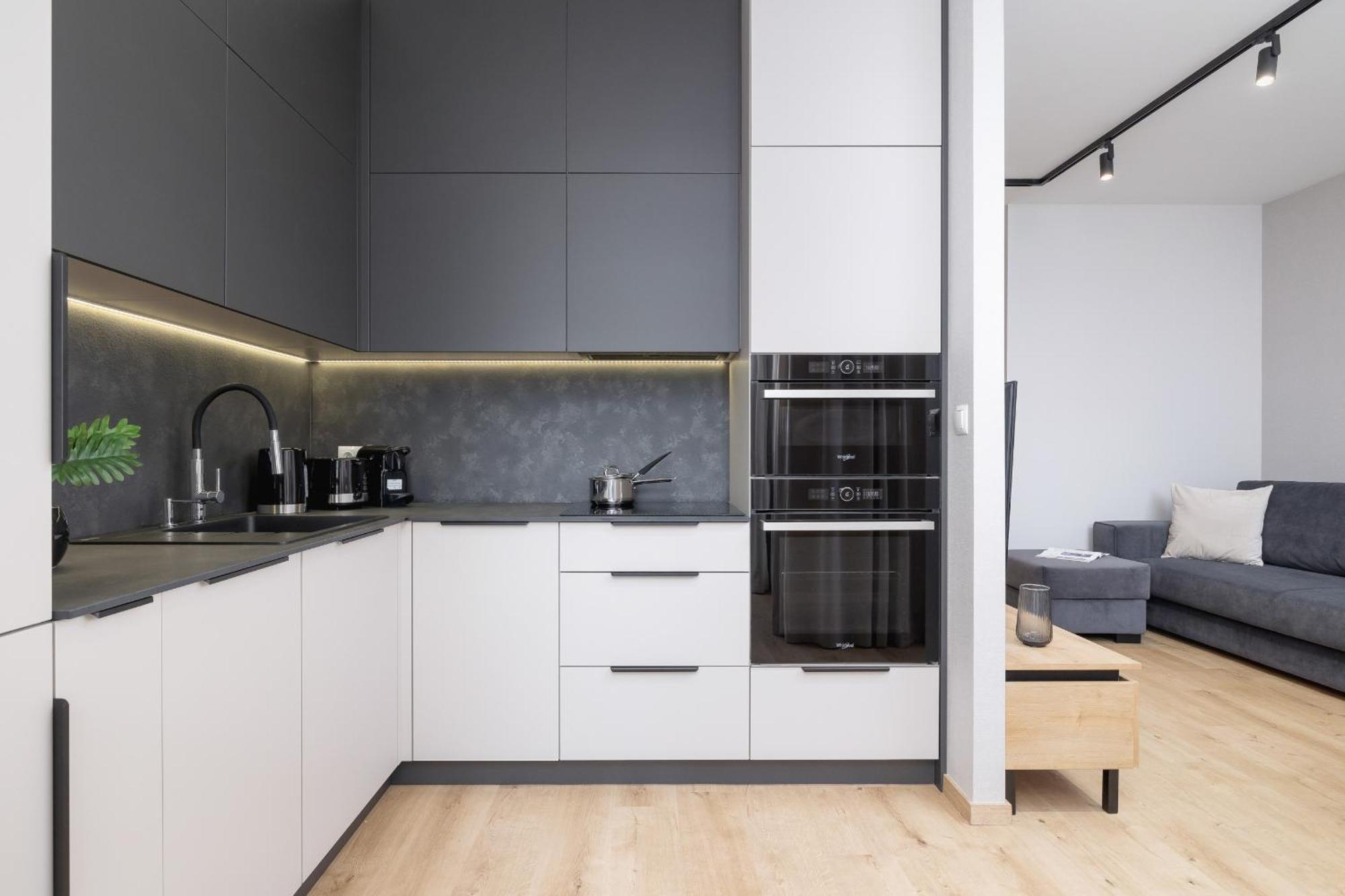 Bright Apartment In Krakow With Garden, Air Conditioning, Parking And Desk By Renters Prestige Luaran gambar