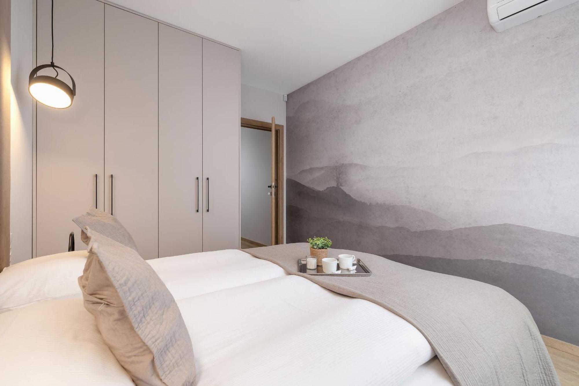 Bright Apartment In Krakow With Garden, Air Conditioning, Parking And Desk By Renters Prestige Luaran gambar
