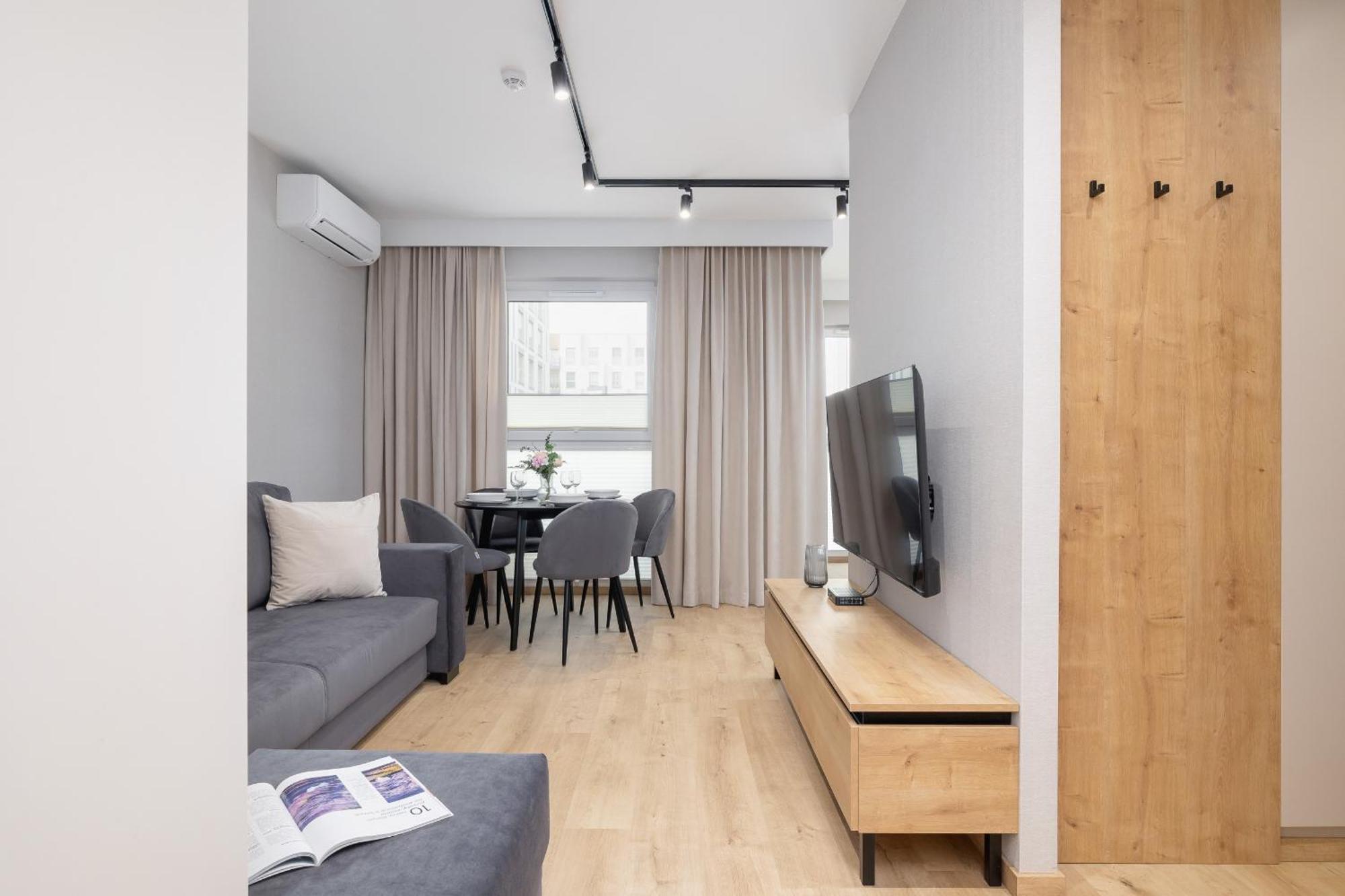 Bright Apartment In Krakow With Garden, Air Conditioning, Parking And Desk By Renters Prestige Luaran gambar
