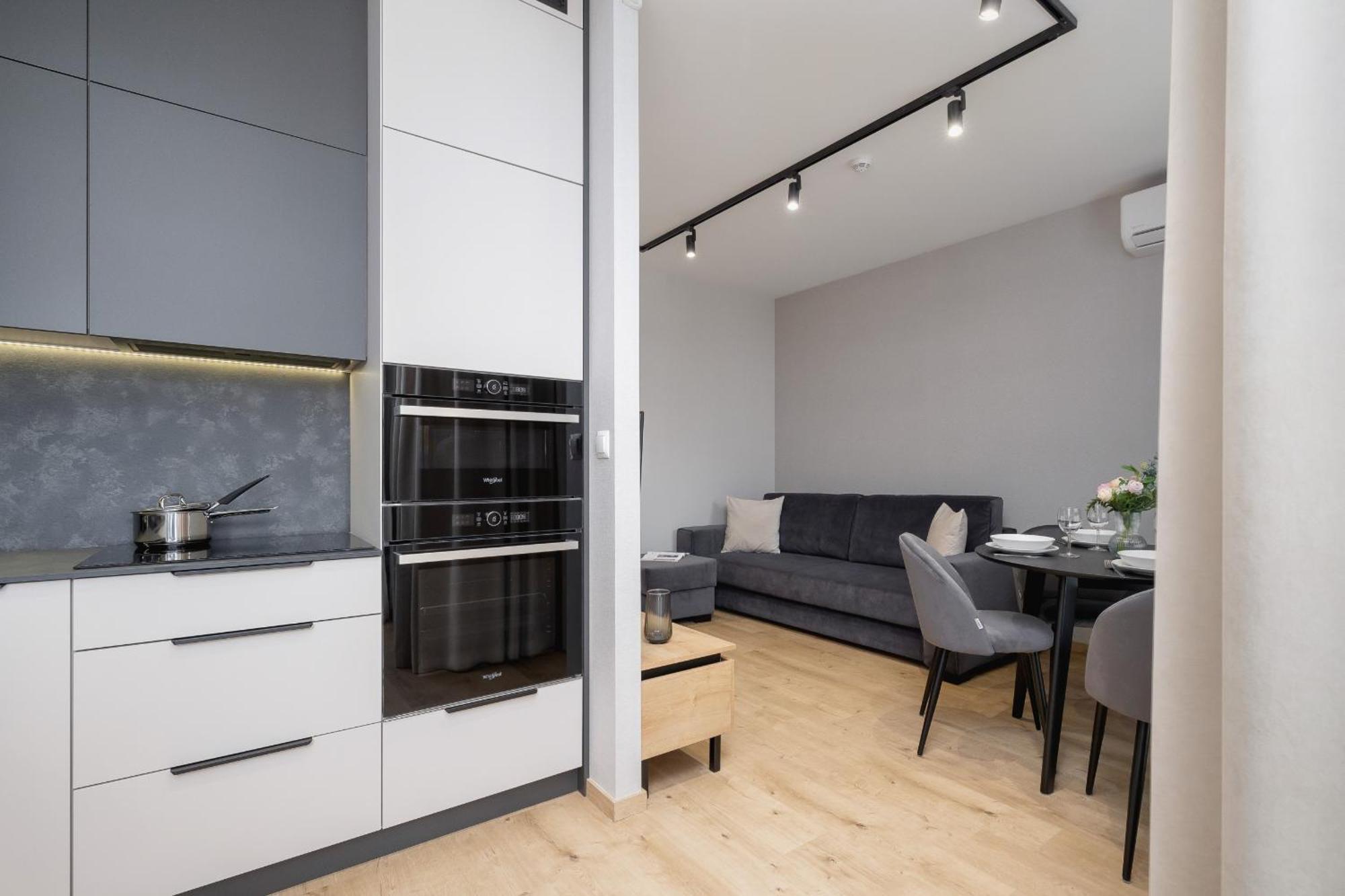 Bright Apartment In Krakow With Garden, Air Conditioning, Parking And Desk By Renters Prestige Luaran gambar