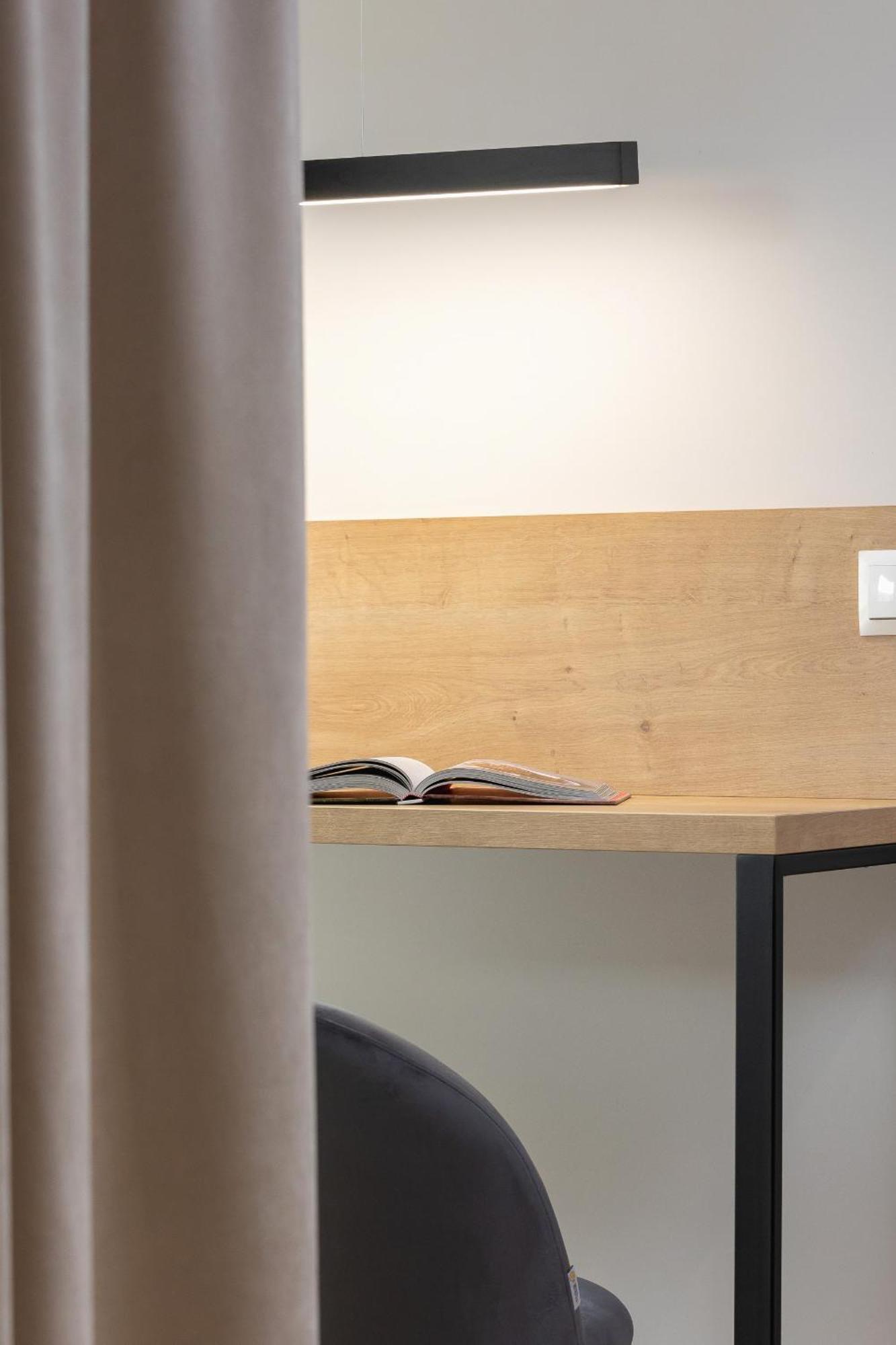 Bright Apartment In Krakow With Garden, Air Conditioning, Parking And Desk By Renters Prestige Luaran gambar