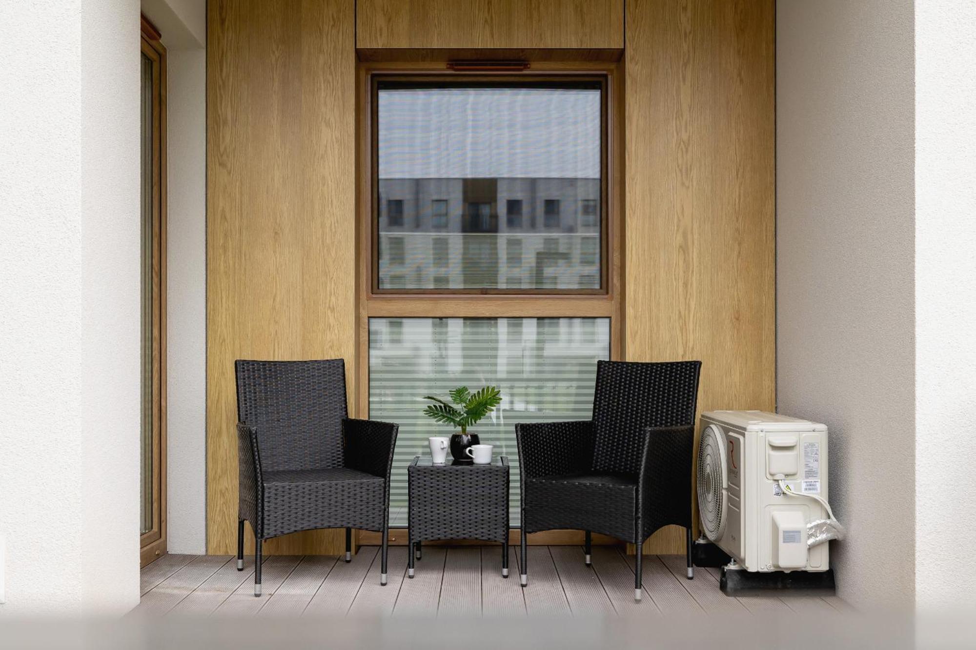 Bright Apartment In Krakow With Garden, Air Conditioning, Parking And Desk By Renters Prestige Luaran gambar