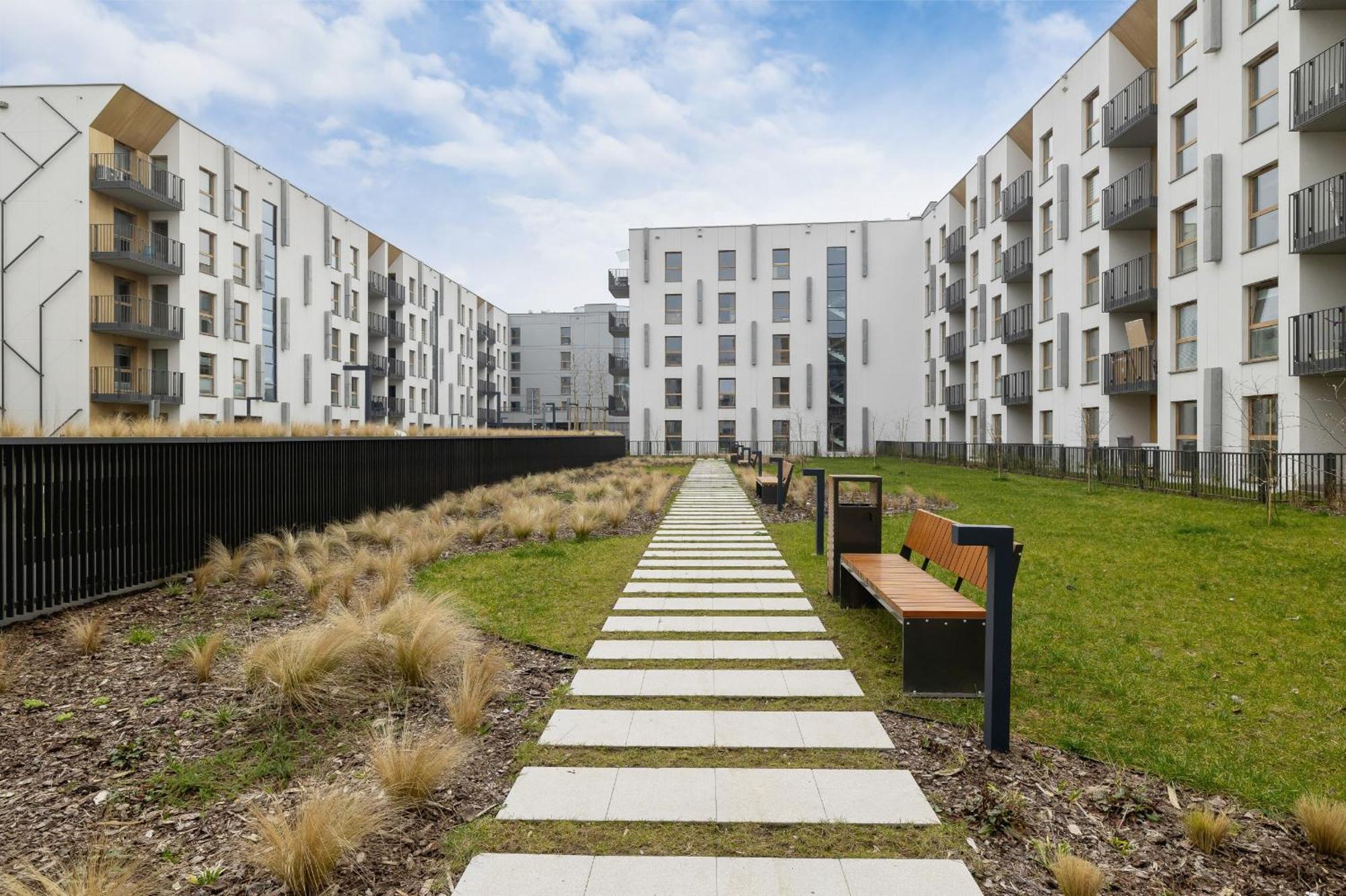 Bright Apartment In Krakow With Garden, Air Conditioning, Parking And Desk By Renters Prestige Luaran gambar