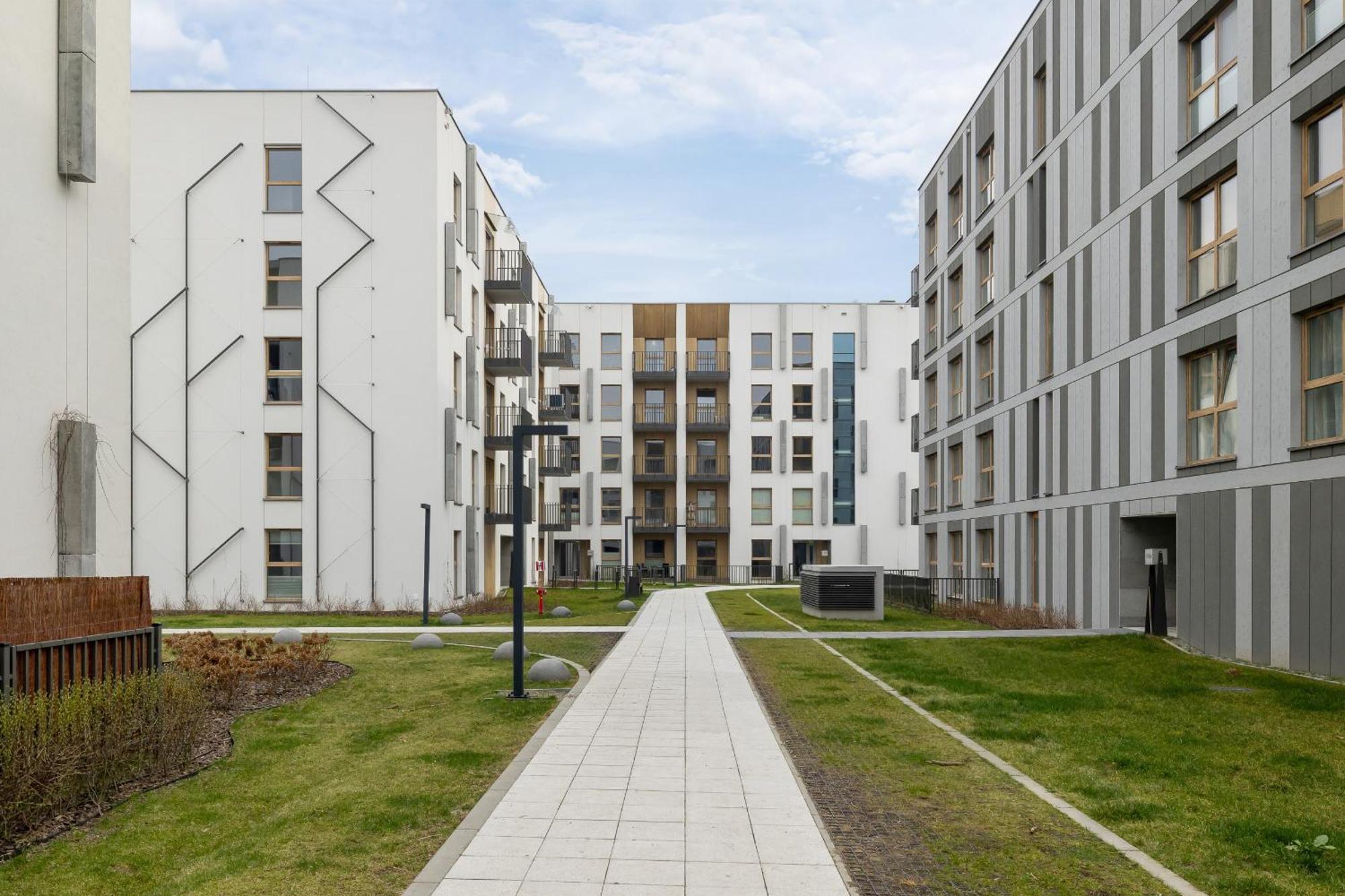 Bright Apartment In Krakow With Garden, Air Conditioning, Parking And Desk By Renters Prestige Luaran gambar