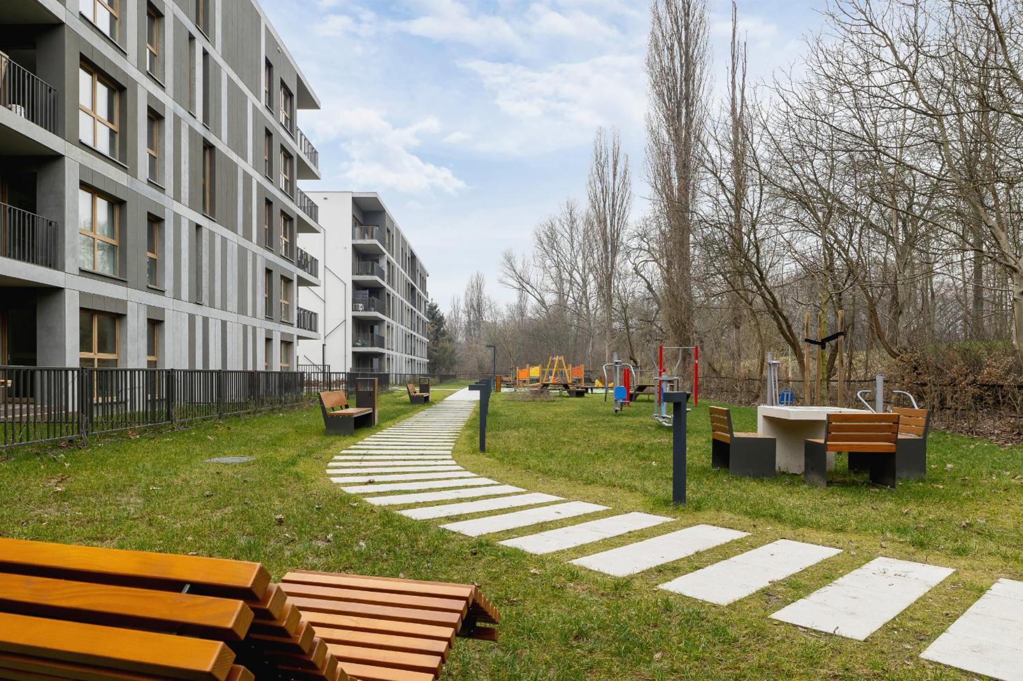 Bright Apartment In Krakow With Garden, Air Conditioning, Parking And Desk By Renters Prestige Luaran gambar